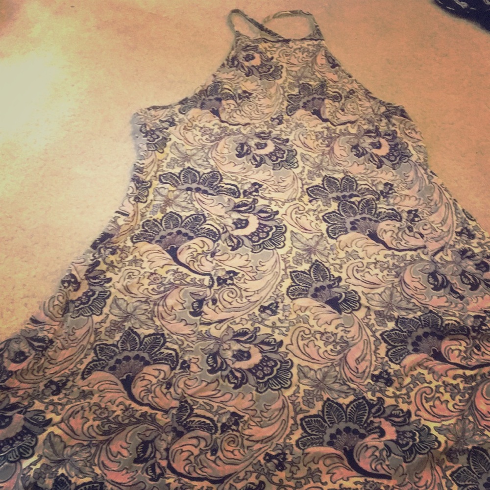 Floral criss cross sundress 👗